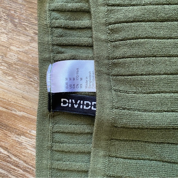 H&M Tank Top. Used, Very Good Condition. Medium Size. - Picture 2 of 2